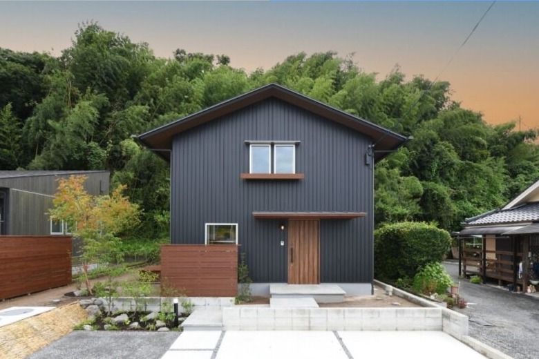 【姶良市西餅田 新築建売】帖佐中学校まで徒歩2分。新しい分譲地に新築建売。