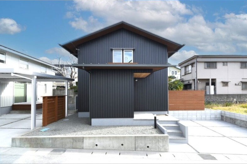 吉野中学校まで徒歩約2分。新しい造成地に自然素材の新築建売住宅。【吉野四丁目新築建売】